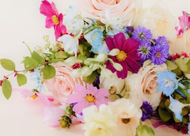 お祝いごとにはどんなお花を贈る？シーンに合わせておすすめのお花と花言葉について解説